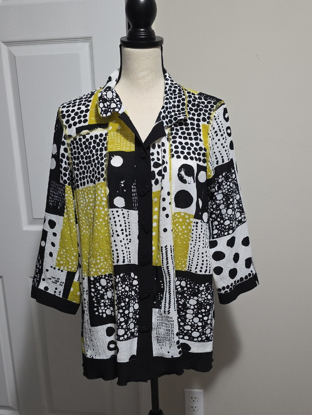 Ali Miles Button Down 3/4 Sleeve Shirt, Top, Blouse Geometric Abstract Design M